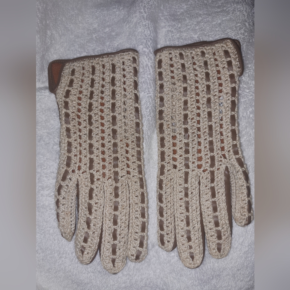 Crocheted Beige Women's Gloves with Brown Lining